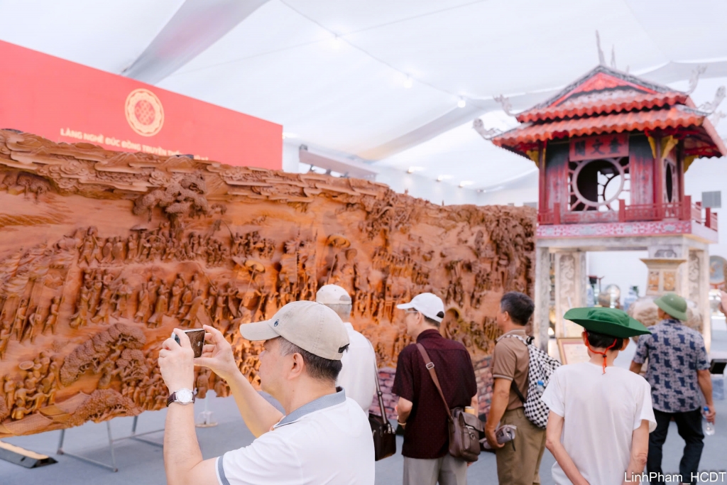 “Tinh hoa phố nghề” giới thiệu những làng nghề nổi tiếng của Hà Nội.