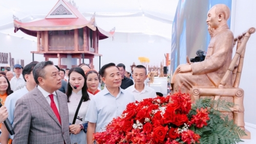 Chủ tịch UBND thành phố Trần Sỹ Thanh tham quan Không gian Truyền thống và Sáng tạo Hà Nội 2025