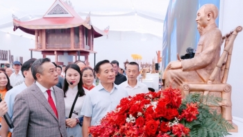 Chủ tịch UBND thành phố Trần Sỹ Thanh tham quan Không gian Truyền thống và Sáng tạo Hà Nội 2025