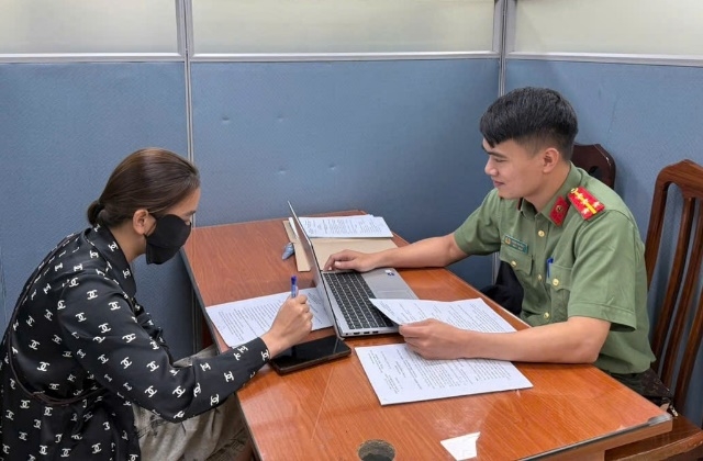 Phòng An ninh mạng và phòng, chống tội phạm sử dụng công nghệ cao làm việc với người vi phạm. Ảnh: CQCA