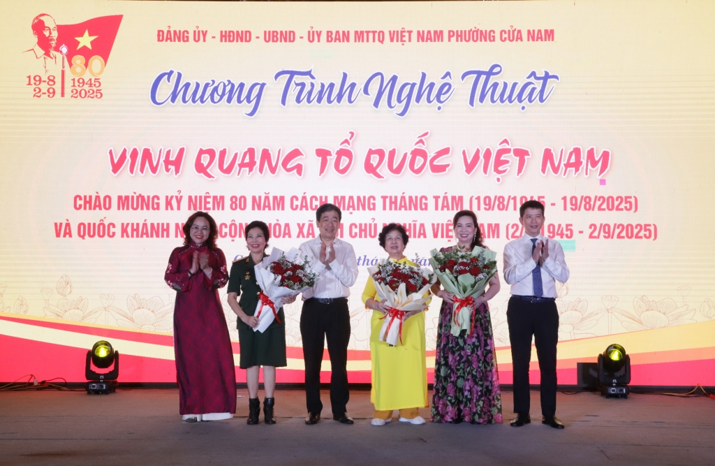 Phường Cửa Nam tổ chức văn nghệ chào mừng ngày lễ lớn của đất nước