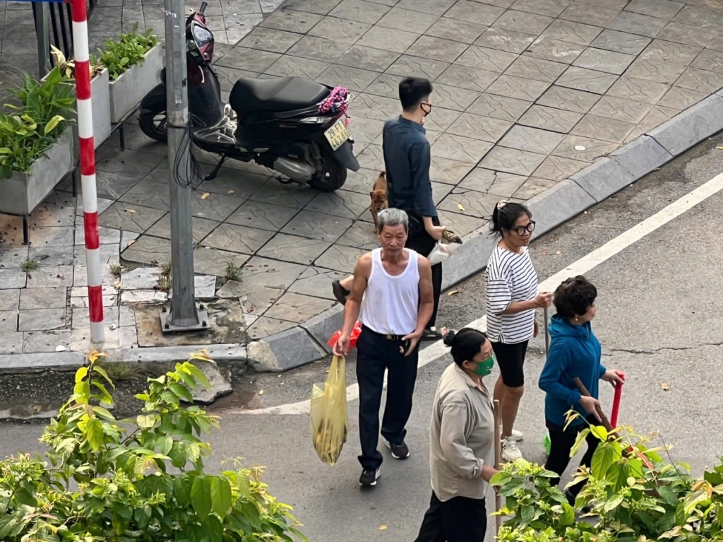 Tổ dân phố 4 địa bàn Nhật Tân tích cực tham gia tổng vệ sinh chào đón ngày Quốc khánh 2/9