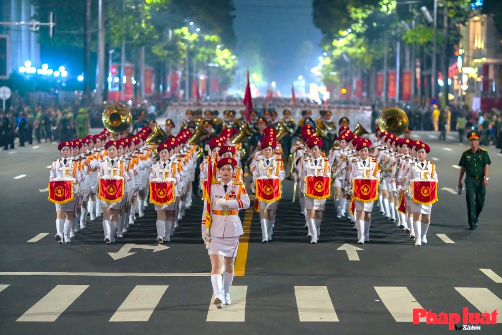 Công an TP Hà Nội vừa thông báo điều chỉnh, rút ngắn khung giờ cấm đường phục vụ tổng duyệt diễu binh A80. Ảnh: Khánh Huy