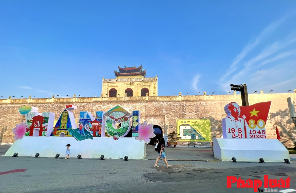 Mô hình Hoàng thành Thăng Long -  một trong những công trình di sản cổ kính tiêu biểu của Thủ đô.