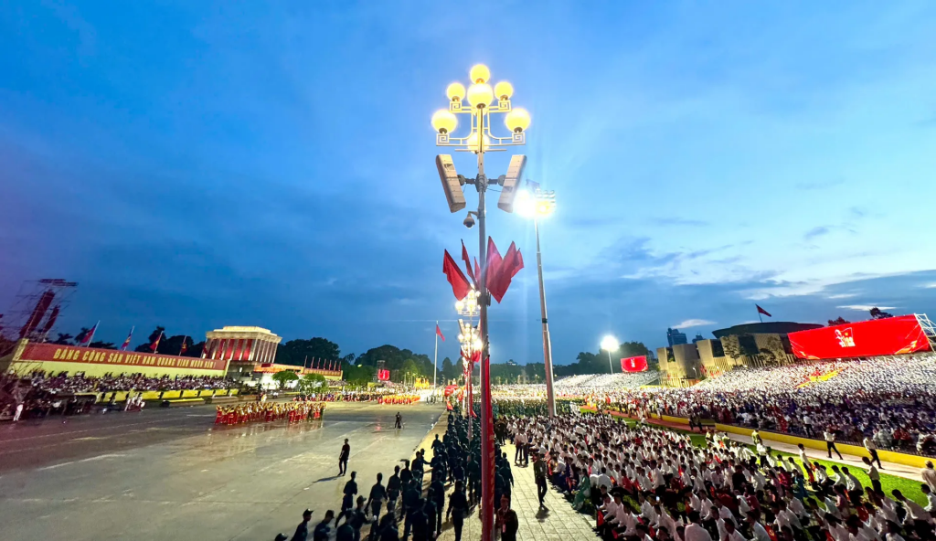 Ngay lúc này tại quảng trường Ba Đình