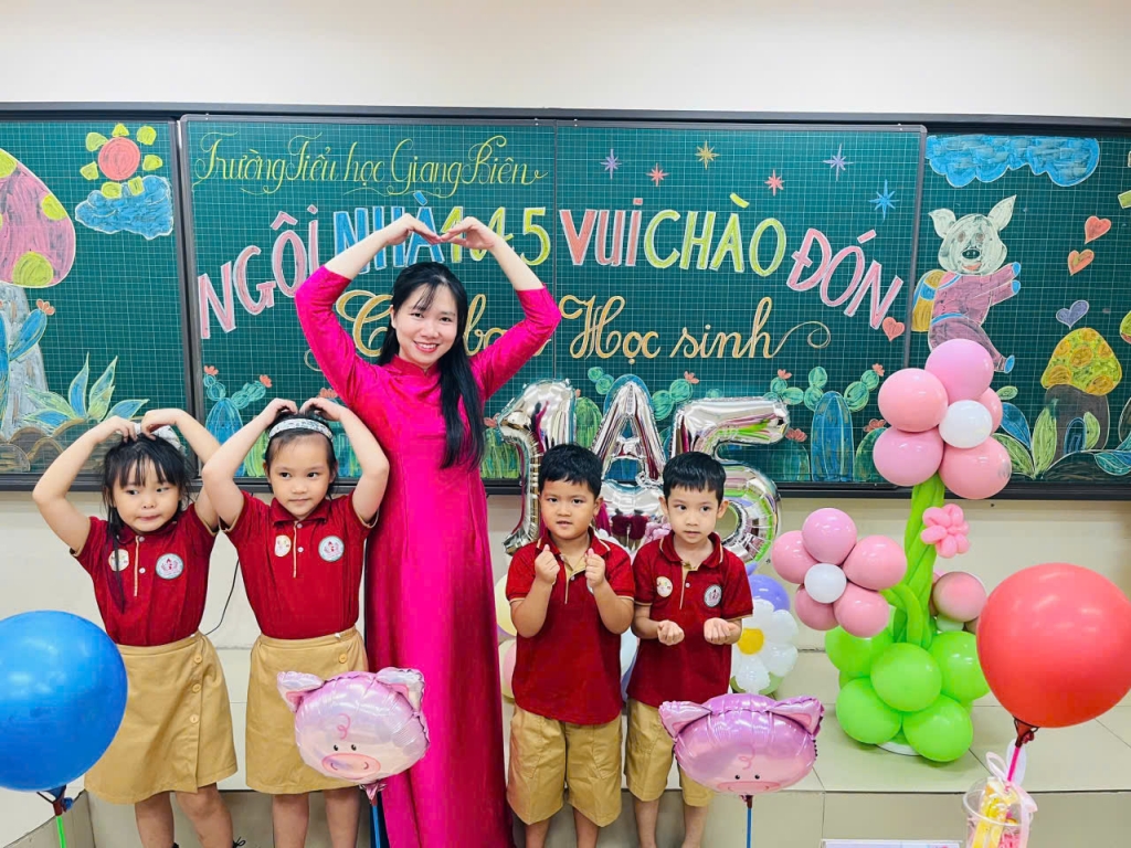 Gieo mầm tri thức và tình yêu Tổ quốc cho thế hệ tương lai Gieo mầm tri thức và tình yêu Tổ quốc cho thế hệ tương lai