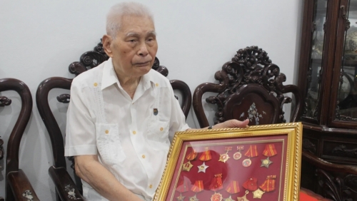 Trung tướng Nguyễn Văn Ninh: “Chiếc huy hiệu Bác Hồ là phần thưởng quý giá nhất”