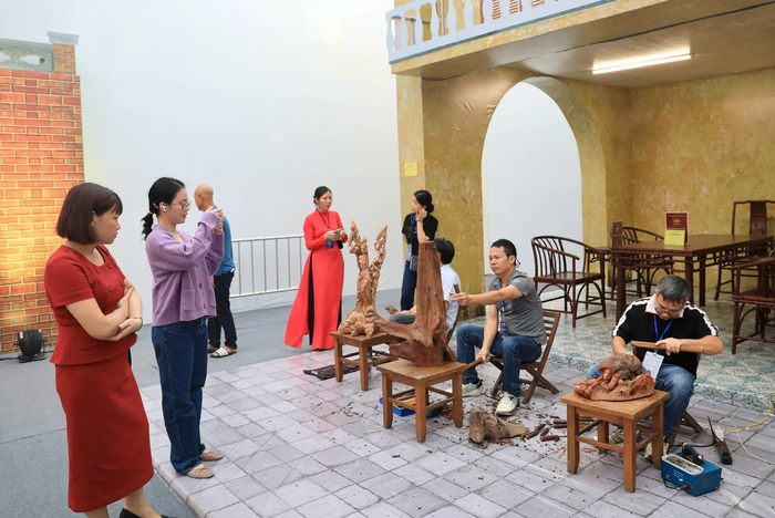 Hàng nghìn du khách tham quan Không gian Truyền thống và Sáng tạo Hà Nội dịp 2/9 Hàng nghìn du khách tham quan Không gian Truyền thống và Sáng tạo Hà Nội dịp 2/9