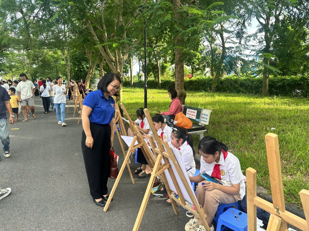 Học sinh Hà Nội chào mừng 80 năm Quốc khánh bằng hội họa