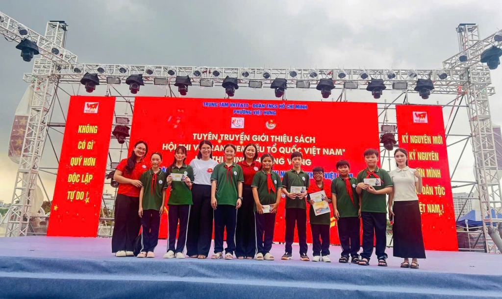 Học sinh Hà Nội chào mừng 80 năm Quốc khánh bằng hội họa