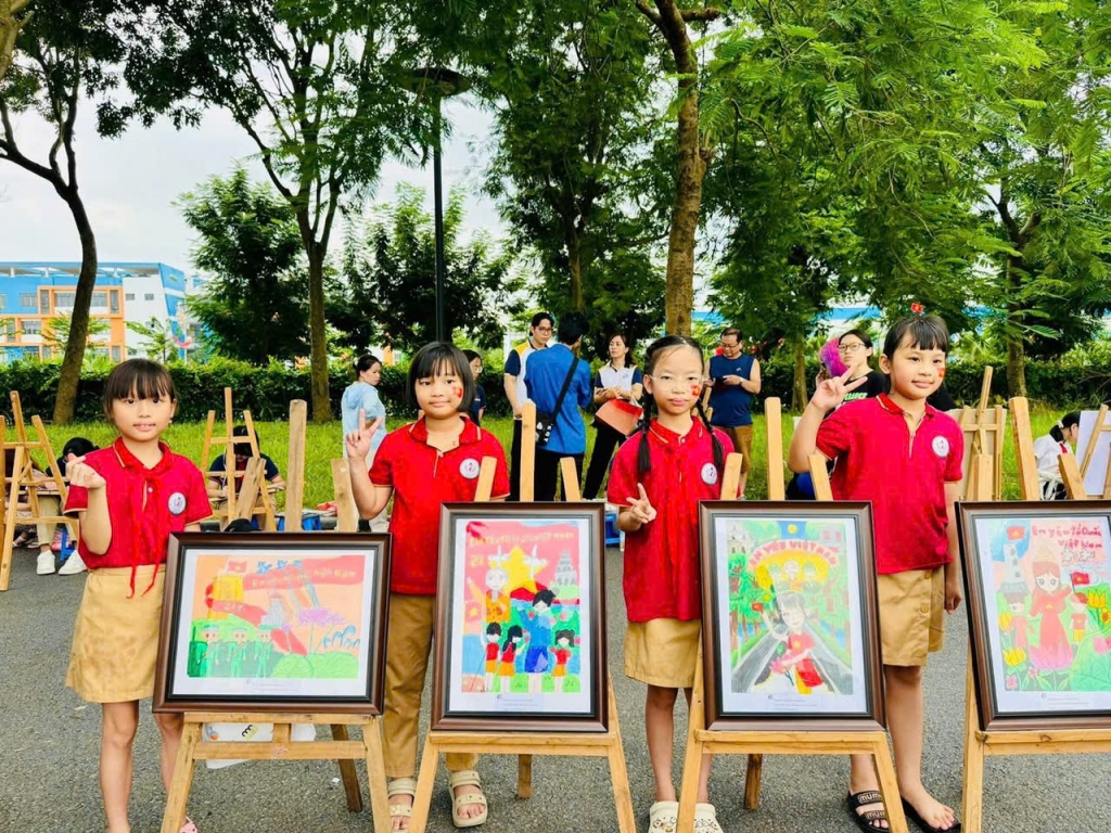 Học sinh Hà Nội chào mừng 80 năm Quốc khánh bằng hội họa