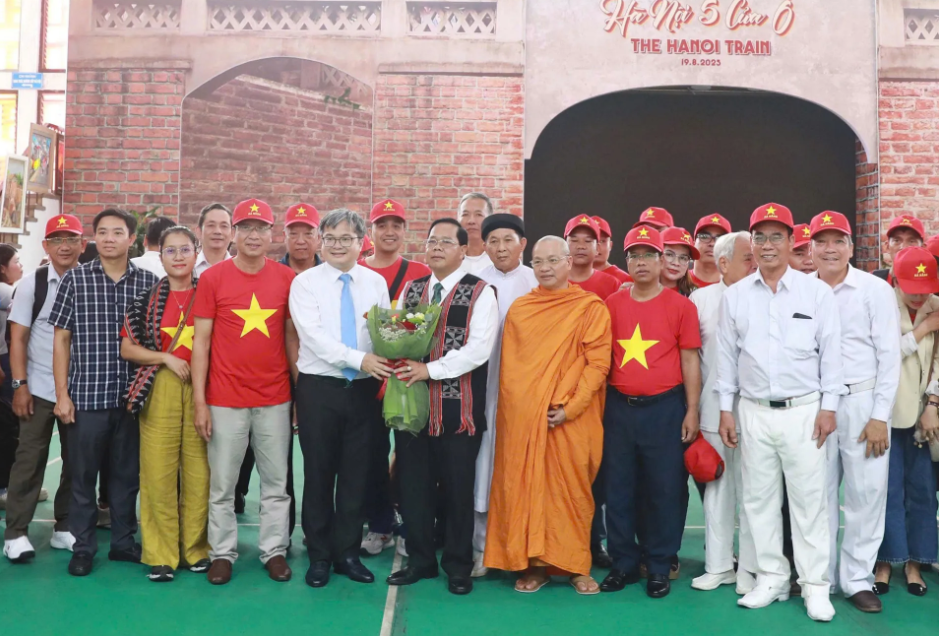 Phó Chủ tịch UBND TP Hà Nội Trương Việt Dũng đón Đoàn đại biểu TP Đà Nẵng dự Đại lễ A80 Phó Chủ tịch UBND TP Hà Nội Trương Việt Dũng đón Đoàn đại biểu TP Đà Nẵng dự Đại lễ A80