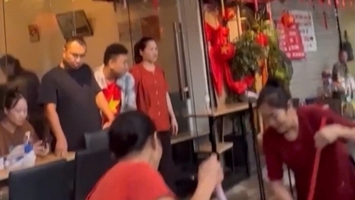 Chấn chỉnh nhân viên nhà hàng có thái độ kém chuẩn mực với du khách