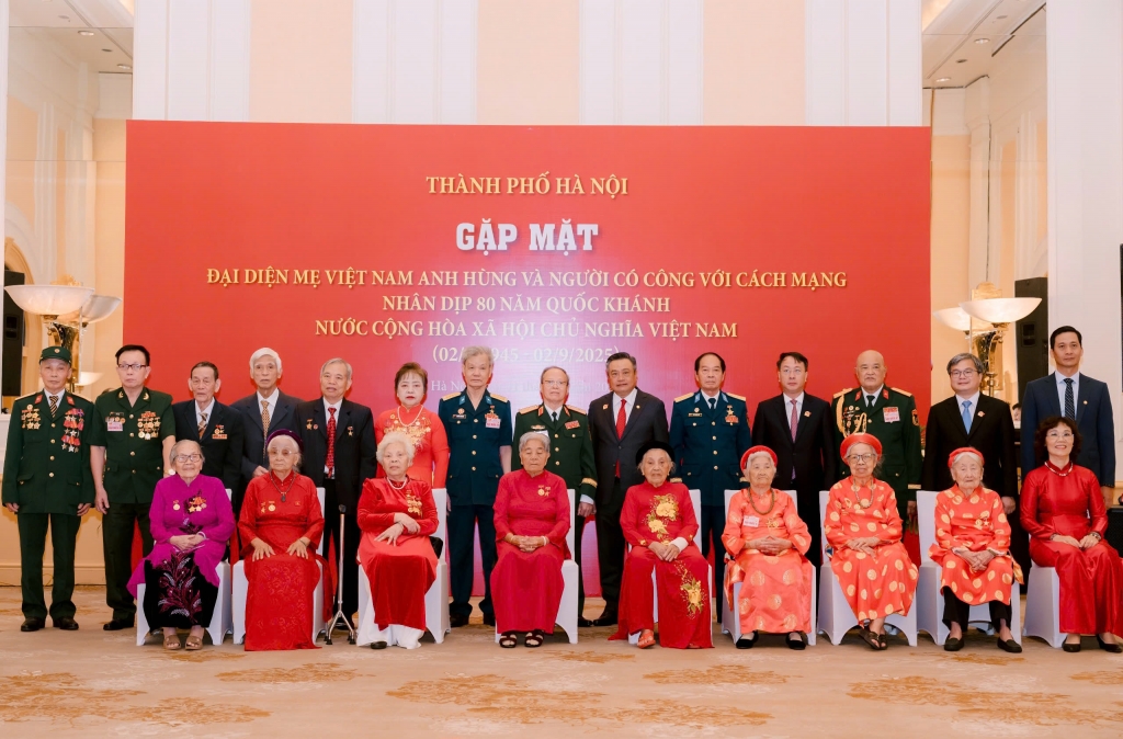 Lãnh đạo thành phố Hà Nội gặp mặt, tri ân Bà mẹ Việt Nam anh hùng, người có công với cách mạng