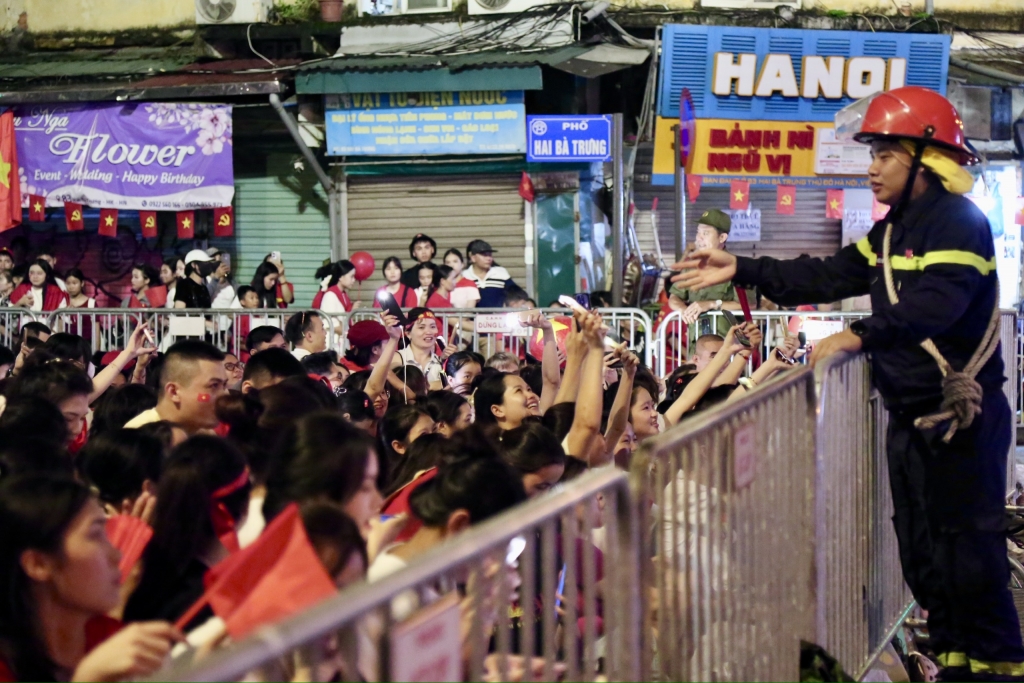 Người dân nô nức chờ đón Lễ diễu binh, diễu hành 2/9 Người dân nô nức chờ đón Lễ diễu binh, diễu hành 2/9