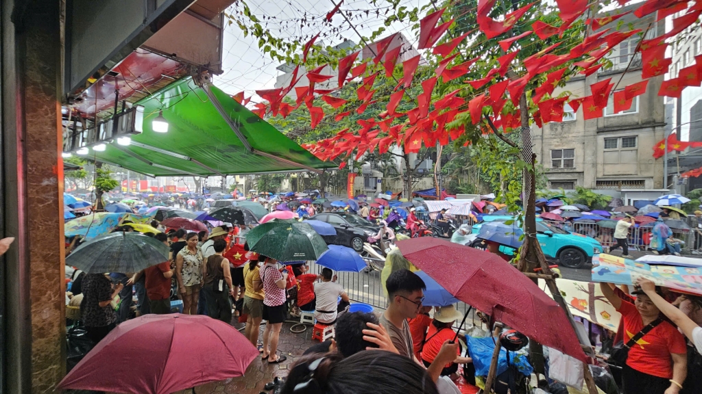 Người dân nô nức chờ đón Lễ diễu binh, diễu hành 2/9 Người dân nô nức chờ đón Lễ diễu binh, diễu hành 2/9