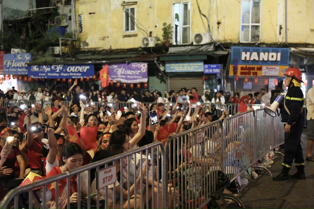 Người dân nô nức chờ đón Lễ diễu binh, diễu hành 2/9 Người dân nô nức chờ đón Lễ diễu binh, diễu hành 2/9