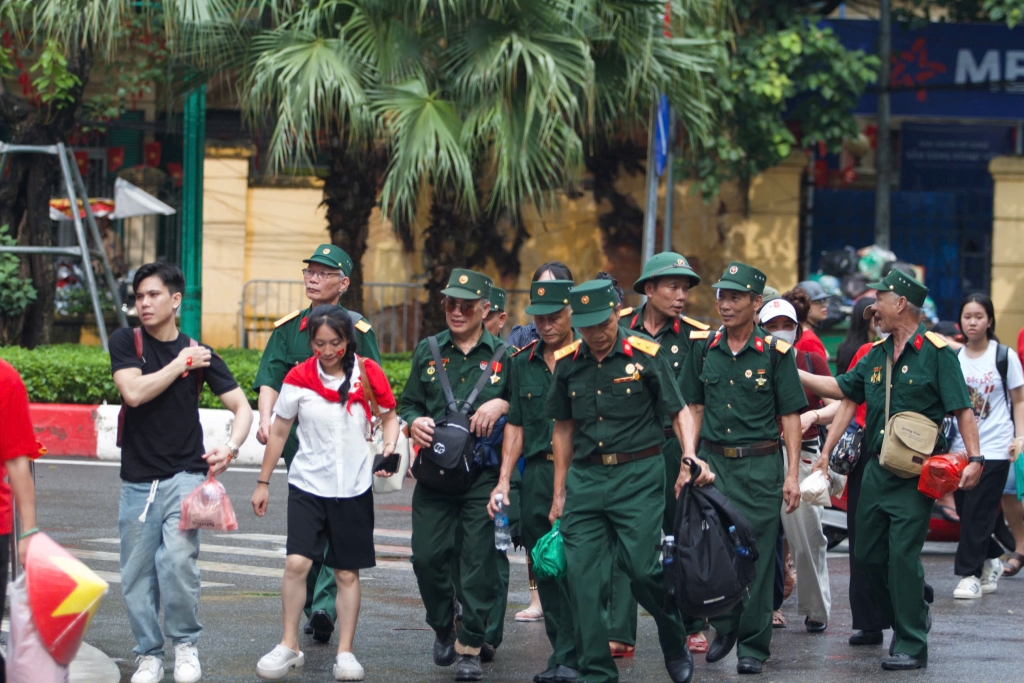 Người dân nô nức chờ đón Lễ diễu binh, diễu hành 2/9 Người dân nô nức chờ đón Lễ diễu binh, diễu hành 2/9