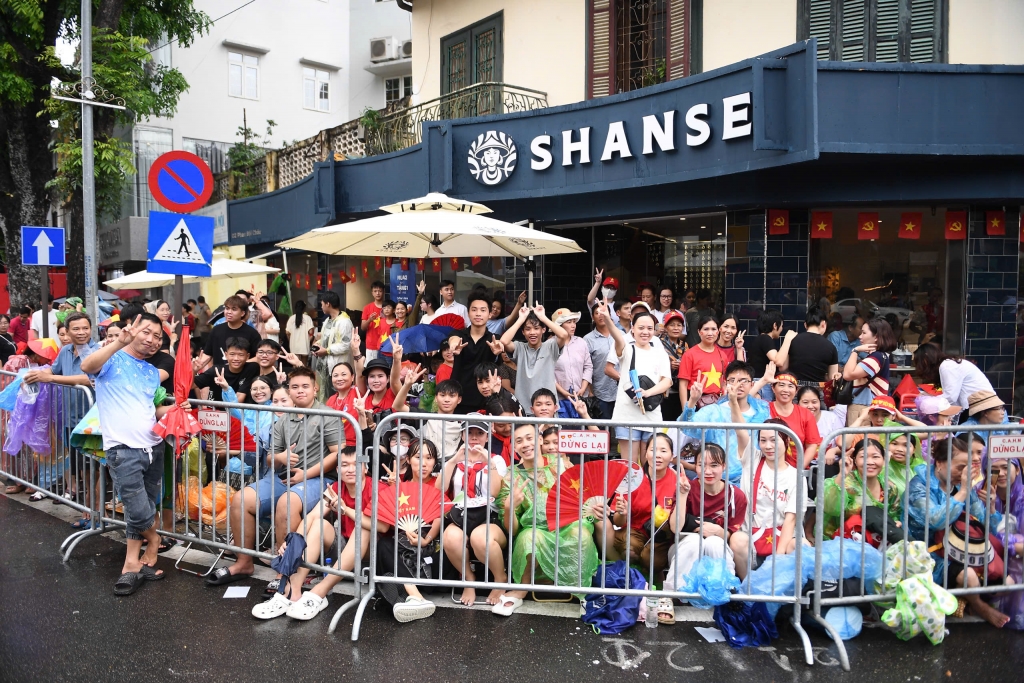 Người dân nô nức chờ đón Lễ diễu binh, diễu hành 2/9 Người dân nô nức chờ đón Lễ diễu binh, diễu hành 2/9