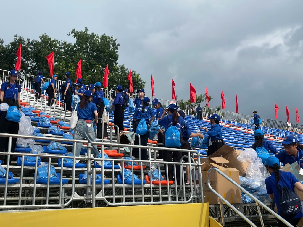 Người dân nô nức chờ đón Lễ diễu binh, diễu hành 2/9 Người dân nô nức chờ đón Lễ diễu binh, diễu hành 2/9