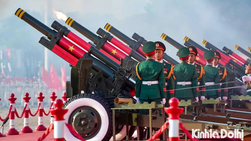 21 phát đại bác khai hoả mở màn chào mừng Lễ kỷ niệm 80 năm Quốc khánh