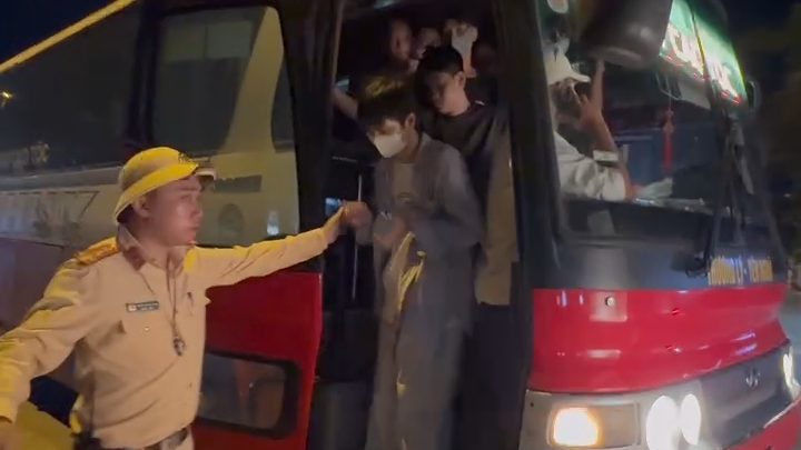 Xử phạt 171,5 triệu đồng đối với xe khách vượt quá 36 người theo quy định