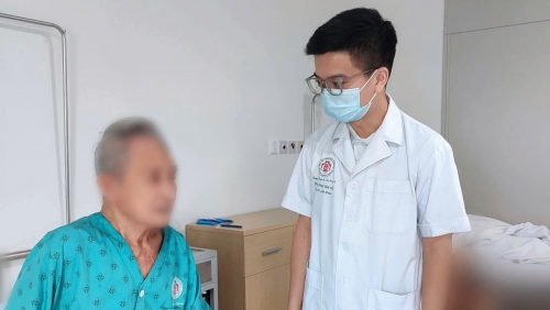 Người đàn ông nguy kịch vì tự nặn mụn ở ngón chân