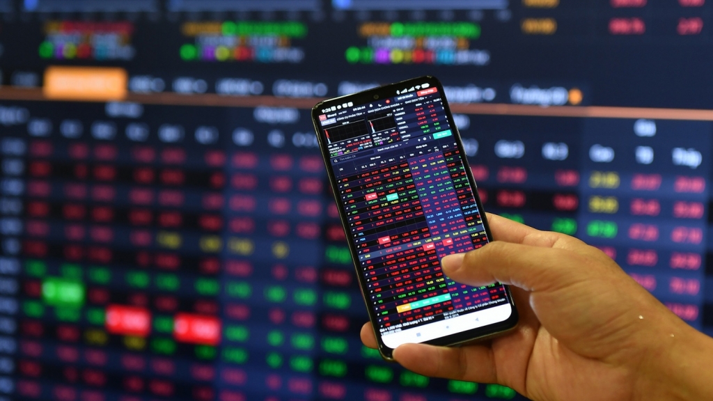 Thị trường chứng khoán ngày 4/9: VN-Index băng băng tiến đến mốc 1.700 điểm