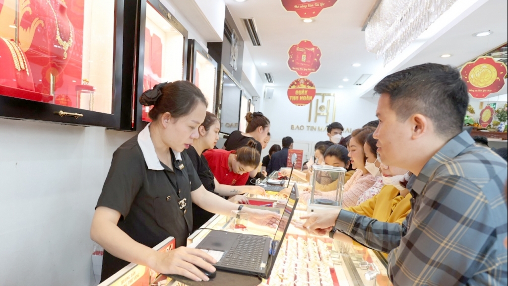 Ngóng giá vàng hạ nhiệt