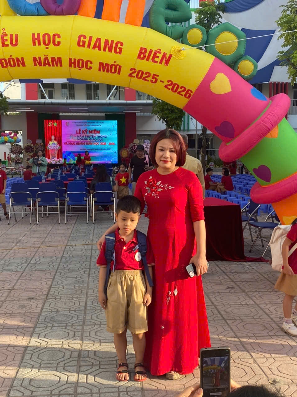 Học sinh Hà Nội hân hoan, rạng rỡ trong ngày khai giảng đặc biệt