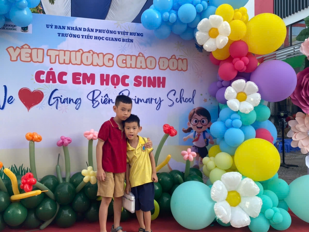 Học sinh Hà Nội hân hoan, rạng rỡ trong ngày khai giảng đặc biệt