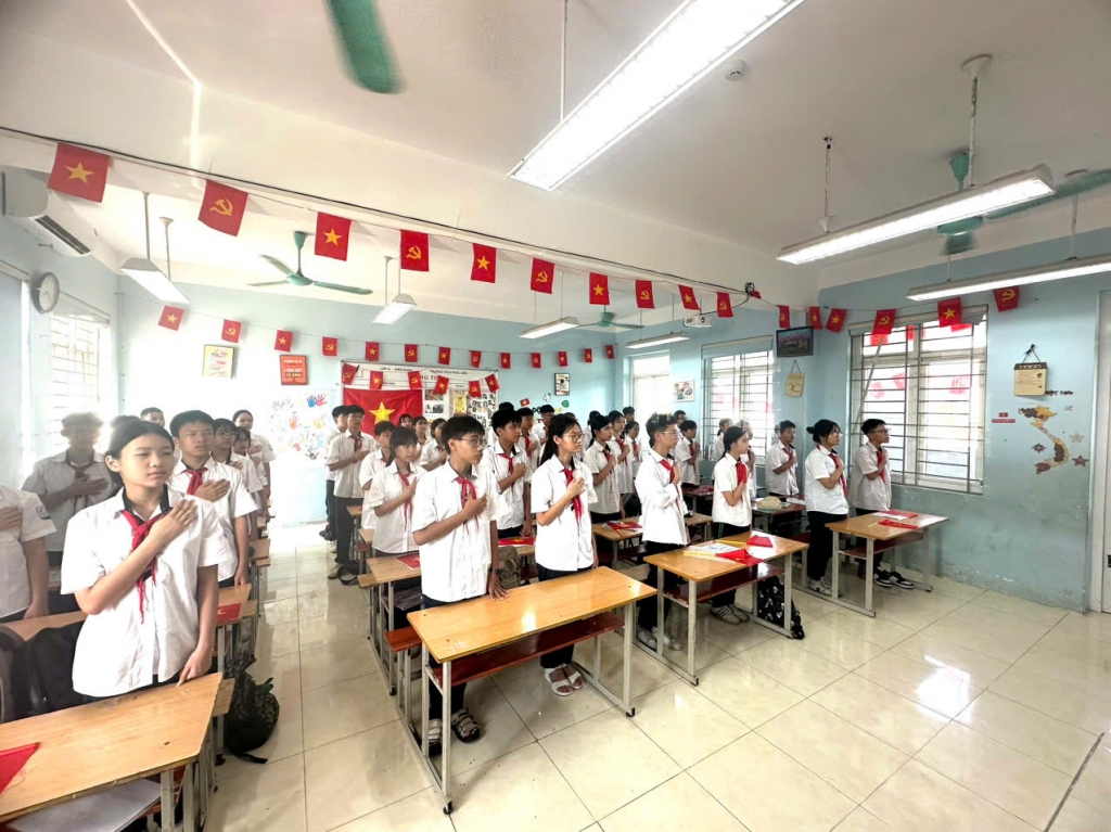 Học sinh Hà Nội hân hoan, rạng rỡ trong ngày khai giảng đặc biệt