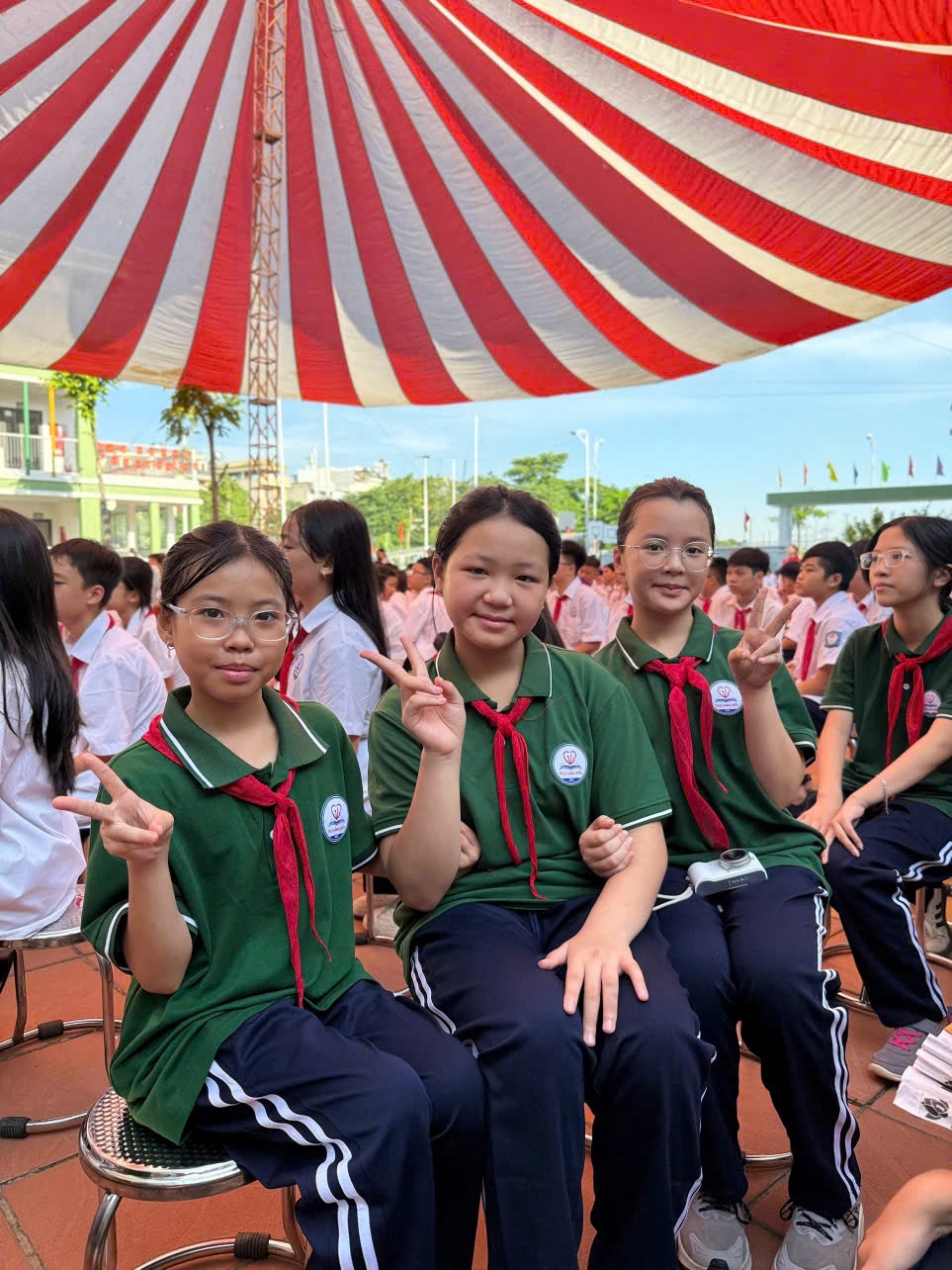 Học sinh Hà Nội hân hoan, rạng rỡ trong ngày khai giảng đặc biệt