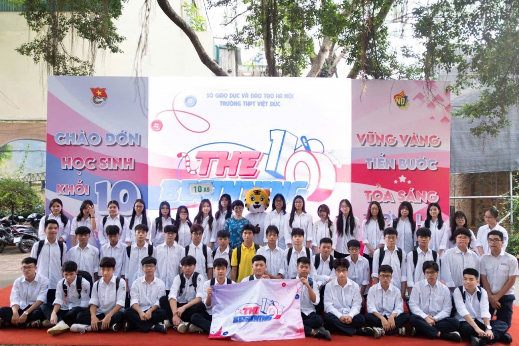 Học sinh Hà Nội hân hoan, rạng rỡ trong ngày khai giảng đặc biệt