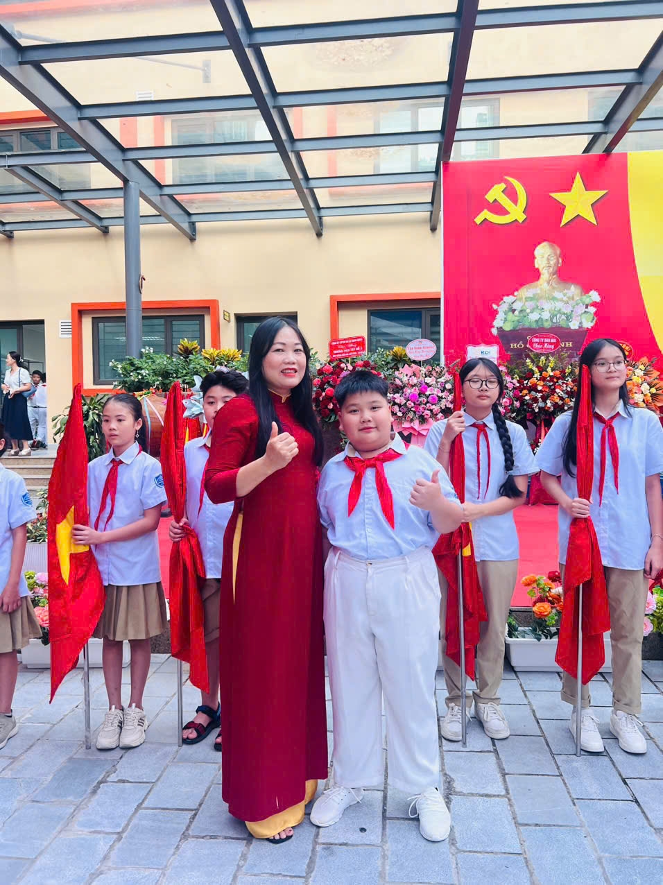 Học sinh Hà Nội hân hoan, rạng rỡ trong ngày khai giảng đặc biệt