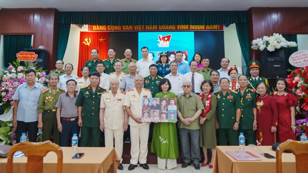 Phục dựng di ảnh “Tự hào Công an nhân dân Việt Nam” trao tặng cho các bảo tàng
