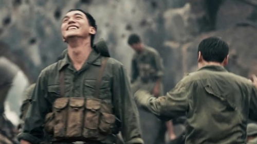 "Mưa đỏ" đạt doanh thu hơn 520 tỷ đồng, sớm "ẵm" ngôi vương phòng vé Việt