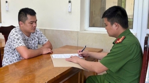 Đối tượng truy nã đặc biệt Dương Văn Tú ra đầu thú