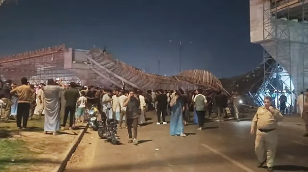 Sập cầu đang xây dựng khiến 2 người tử vong