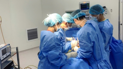 Nội tạng đảo ngược, bệnh nhân vẫn được phẫu thuật lấy sỏi mật thành công