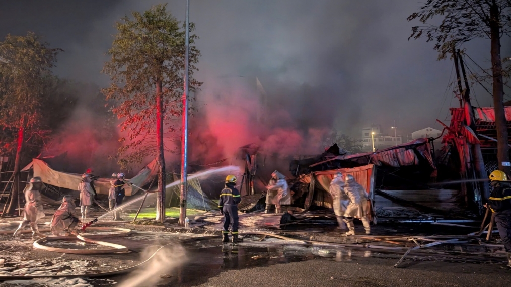 Hà Nội: dập tắt vụ cháy dãy cửa hàng kinh doanh trên phố Xuân Diệu