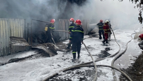 ‎Khẩn trương làm rõ nguyên nhân, xử lý trách nhiệm vụ cháy bãi trông giữ xe dưới gầm cầu Vĩnh Tuy