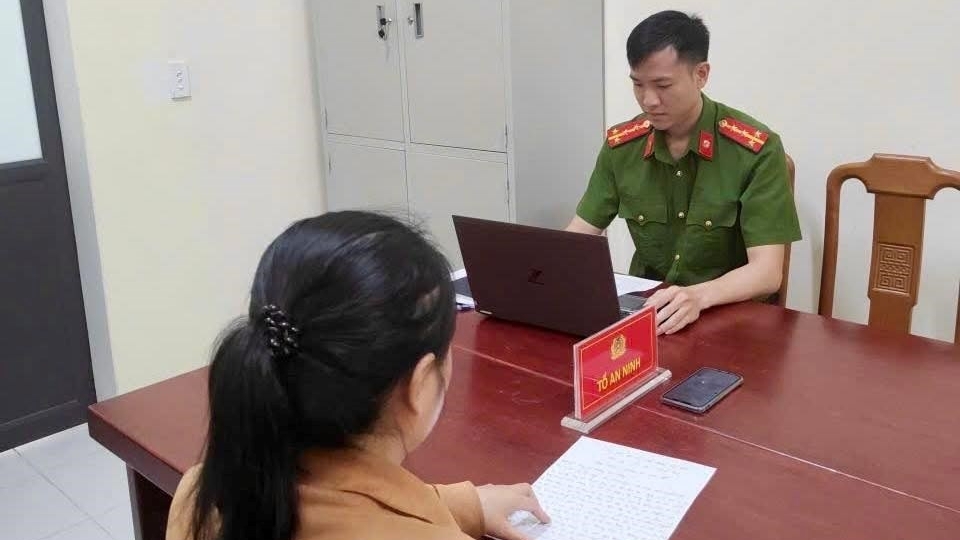 Xử lý người phụ nữ đăng tải thông tin sai sự thật về thủ tục hành chính