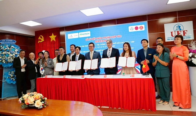  Hiệp hội Trao đổi Kỹ năng nghề thế giới tại Hàn Quốc ký biên bản ghi nhớ hợp tác với 4 đơn vị: IMRIC, IRLIE, UEF và HUTECH, Ảnh: Văn Dũng