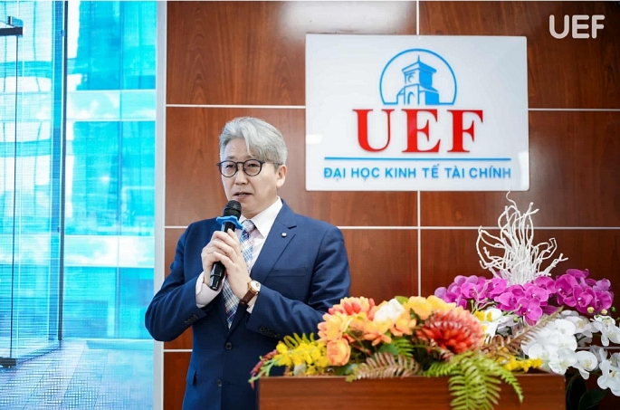 Ông Seo Jung Wook - Chủ tịch WVCEA phát biểu tại Hội nghị Giao lưu văn hóa, kết nối thương mại và giáo dục quốc tế Việt Nam - Hàn Quốc năm 2025, Ảnh: Văn Dũng