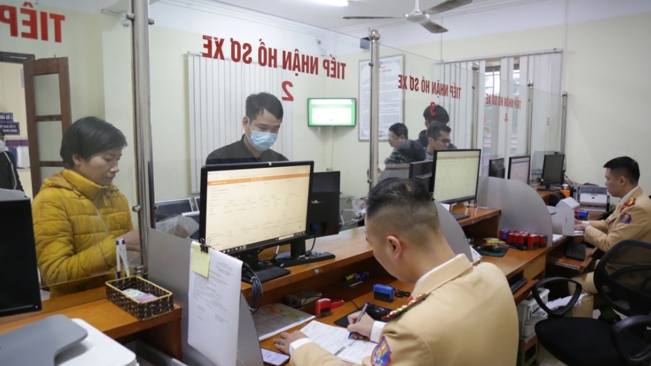 Đăng ký xe trực tuyến được giảm 30% lệ phí, người dân tiết kiệm tới 6 triệu đồng