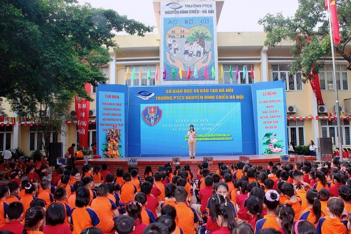 Tích cực nâng cao ý thức chấp hành pháp luật về an toàn giao thông cho học sinh