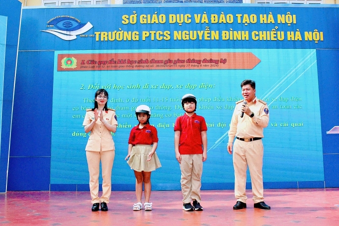 Tích cực nâng cao ý thức chấp hành pháp luật về an toàn giao thông cho học sinh