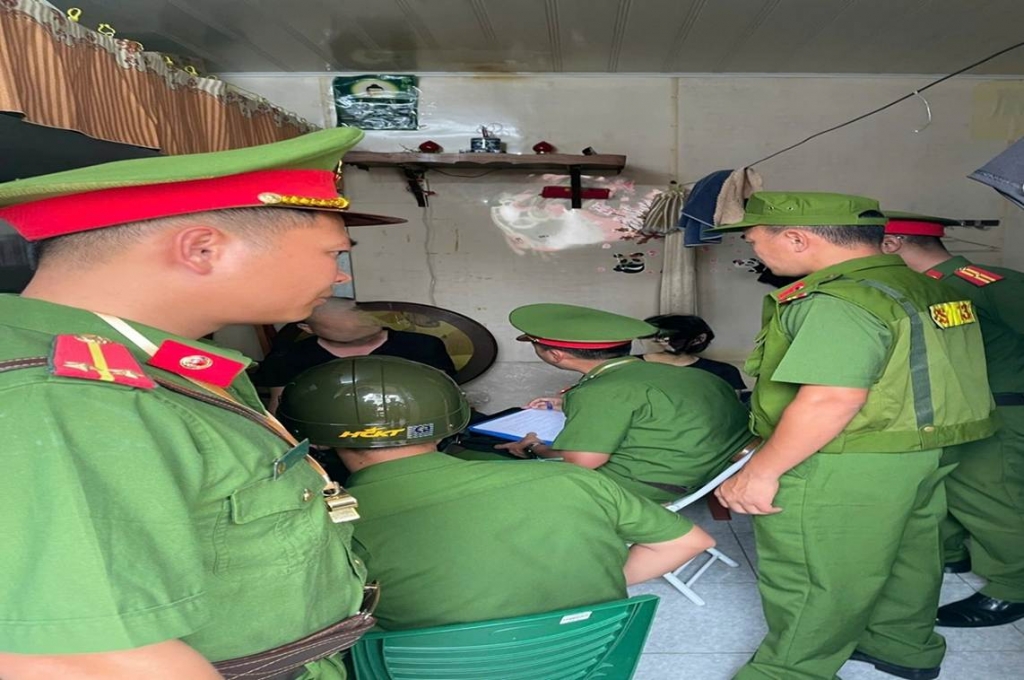 Cảnh sát 113 phối hợp CAP Bồ Đề giải quyết vụ việc tại hiện trường Cảnh sát 113 phối hợp CAP Bồ Đề giải quyết vụ việc tại hiện trường