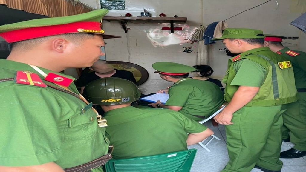 Nam thanh niên hành hung cô gái, đe dọa đốt phòng trọ vì mâu thuẫn tình cảm